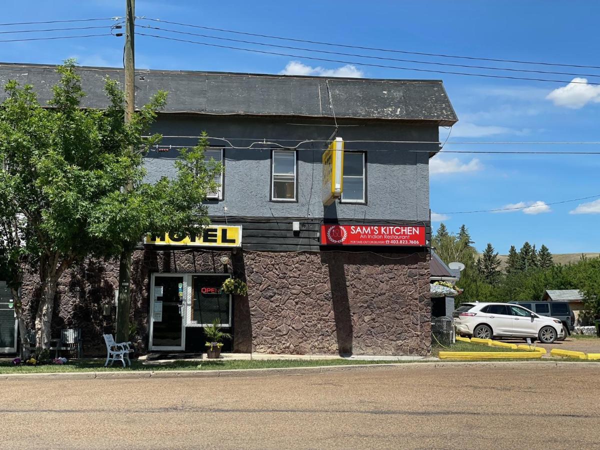 Hotel Dinosaur & Newcastle Bar Drumheller Exterior photo