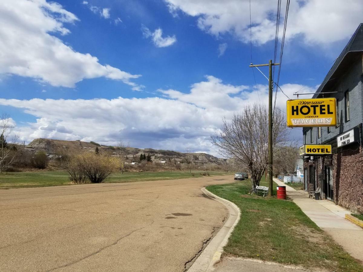 Hotel Dinosaur & Newcastle Bar Drumheller Exterior photo